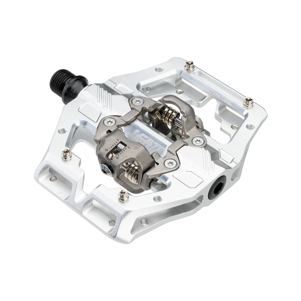 Leatt_Pedals_Gravity6.0Clip_Silver_9025100610_01_8795a322-ee59-4deb-aae7-7501b5c5ffd6 (1)